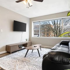 Chic and Comfortable 1BR Apartment near Bradley U