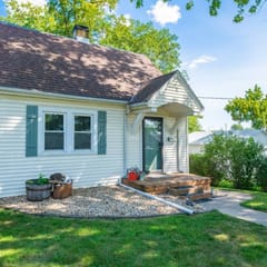 HEIGHTS HOMESTEAD - a farmhouse style cottage