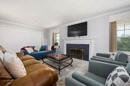 Private Room w/ Queen Bed | Affordable & Clean