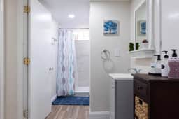 Sciota Suite | Private Entrance & Workspace - Image 4