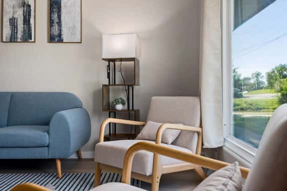 Blue Haven at Hines | Stylish 2BD Stay | Peoria Heights - Image 1