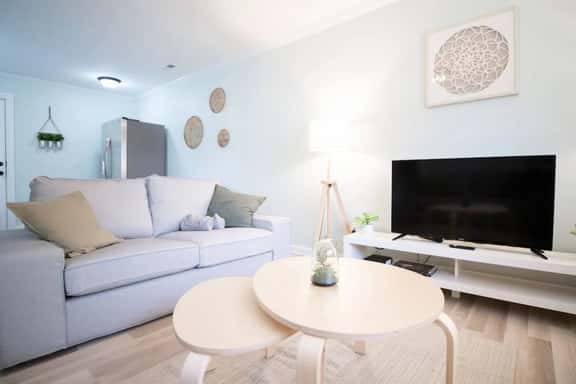 BOHO BUNGALOW - Bright, modern home in the Heights - Image 1