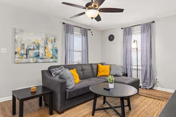 GLEN LIVING - a family 3 BD in Central Peoria - Image 1