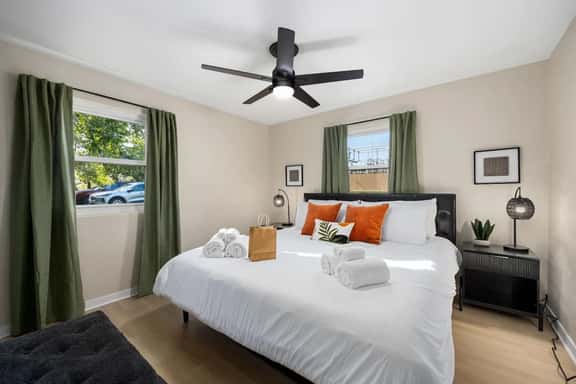 Hines Haven | Unit 2 - Perfect BNB for YOU! - Image 1