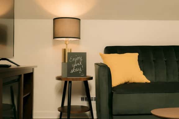 Stylish City Hideaway | Modern 1BD for Corporate Travellers - Image 1