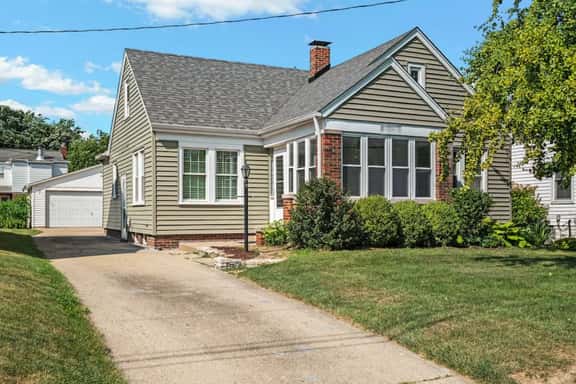 THE MIDCENTURY COTTAGE - Spacious 2BD w/ KING bed - Image 1