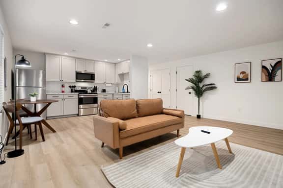 The Silo 2 - 1BD Stylish Comfort - Image 1