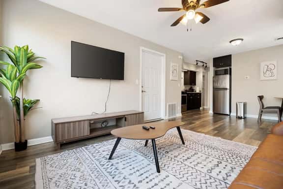 Urban 1BD moments away from DT Peoria - Image 1
