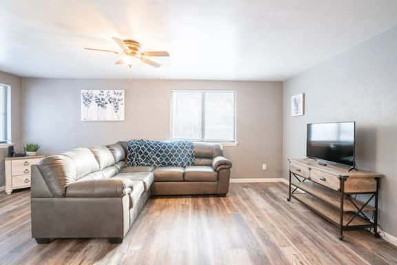 Wood'Inn - Cozy 2BD over the bridge - Image 1