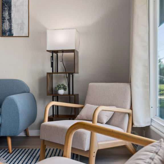 Blue Haven at Hines | Stylish 2BD Stay | Peoria Heights - Image 1