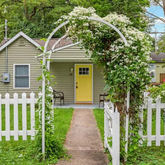 Bumble Bee Cottage - Quiet comfort for 2 - Image 1
