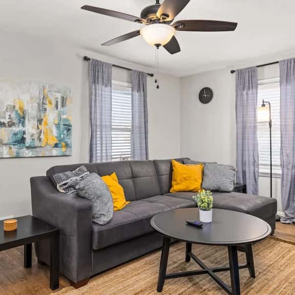 GLEN LIVING - a family 3 BD in Central Peoria - Image 1