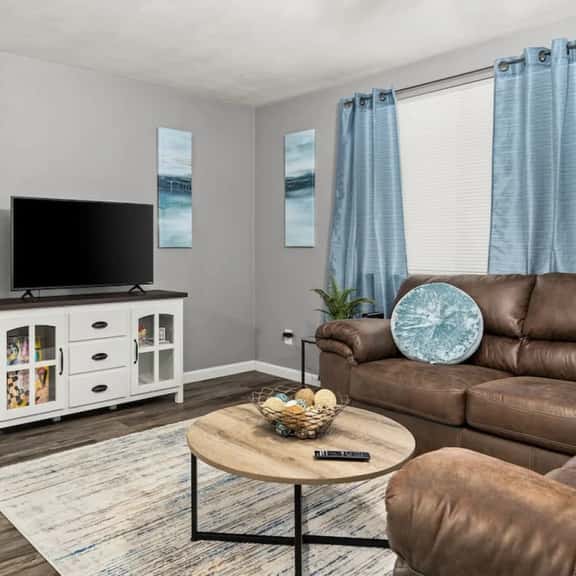 Wood'Inn 3 - Peaceful 2BD 10 mins from DT Peoria - Image 1