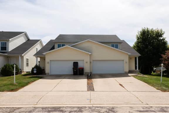 Cozy Peoria Getaway | 2 Living Rooms + Game Room - Image 2