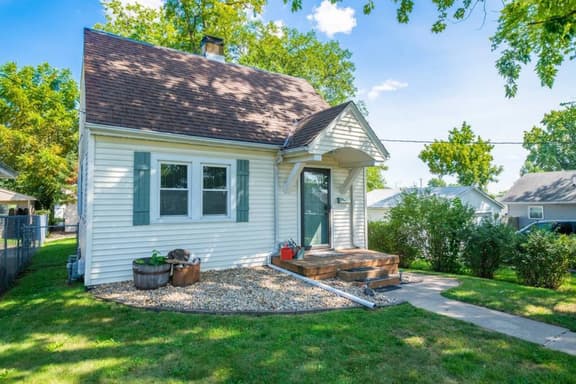 HEIGHTS HOMESTEAD - a farmhouse style cottage