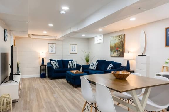 Sciota Suite | Private Entrance & Workspace - Image 1