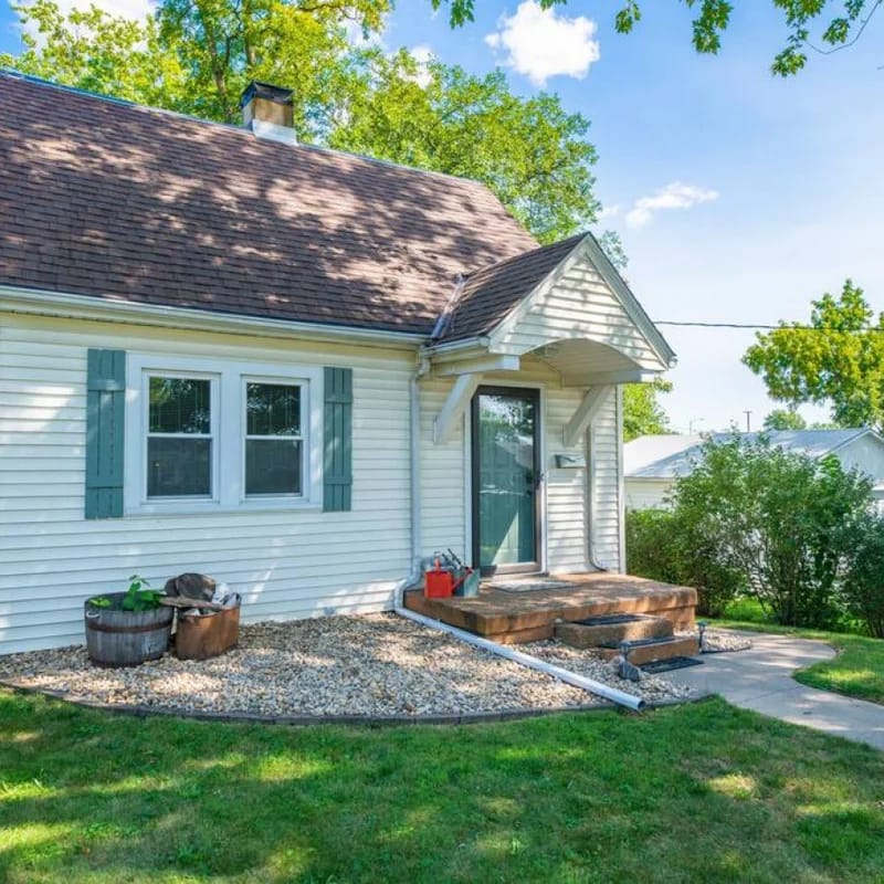 HEIGHTS HOMESTEAD - a farmhouse style cottage